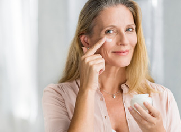 Allevamento lumache helix aspersa muller per produzione e vendita di prodotti cosmetici come creme per il viso, mani e corpo a base di bava di lumaca. vieni a trovare a Pognano in Bergamo